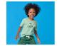 Jongen in groen T-shirt met dinosaurusprint en groene korte broek