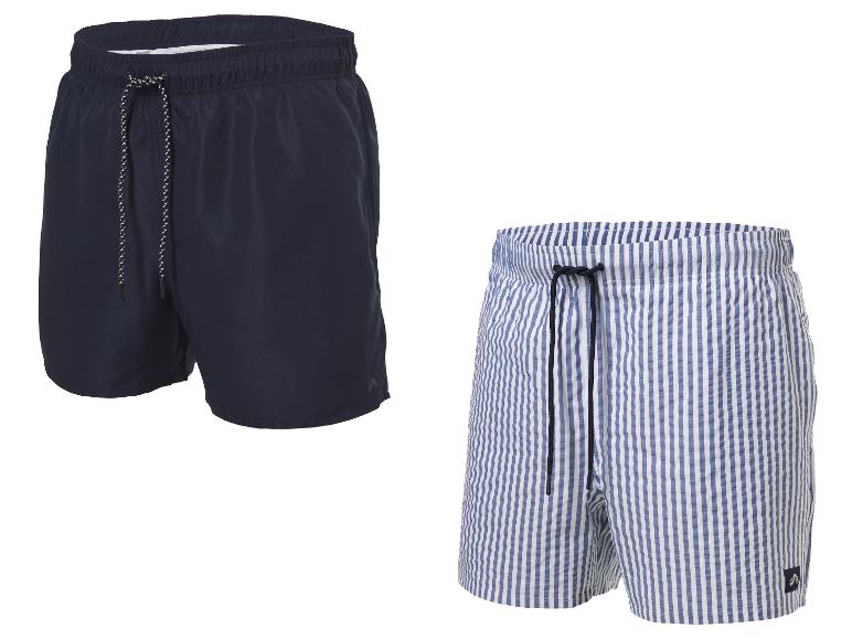 Donkerblauwe zwemshorts en wit-blauwe gestreepte zwemshorts.