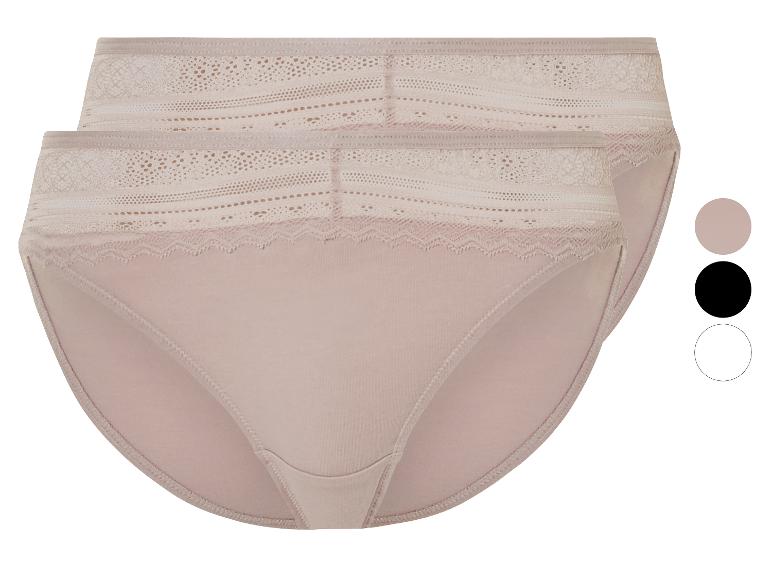 Twee paar roze slipjes met kant.