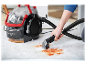 Vlekken verwijderen met de Bissell SpotClean Pro tapijtreiniger.