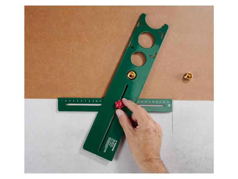 Een groene Parkside hoekmeter met verschillende cirkelmaten en een schuifmaat.