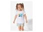 Kinderpyjama: wit t-shirt met tropische print en gestreepte short.