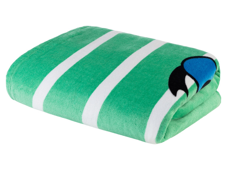 Een groene handdoek met witte strepen, gevouwen.