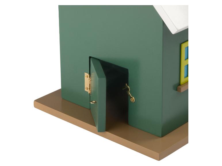 Een houten vogelhuisje met open deur.