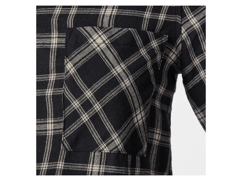 Een zak op een zwart-beige geruite overhemd.