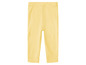 Gele gebreide leggings voor baby's.