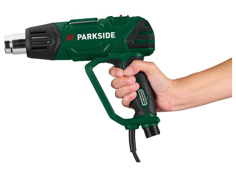 Parkside PELHG 2000 A1 heteluchtpistool vastgehouden door een hand.