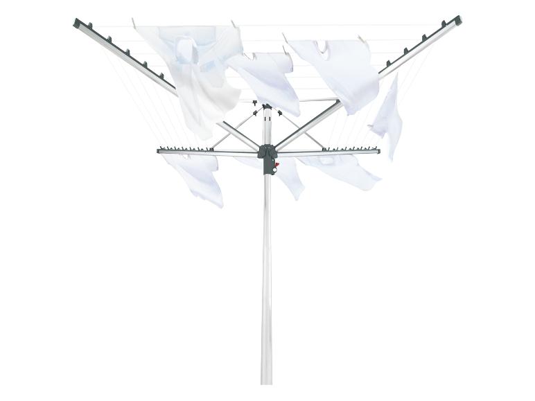 Draaibare waslijn met witte kleding