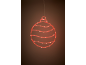 Rood LED kerstbal silhouet met golvende strepen, hangend tegen een donkere achtergrond.