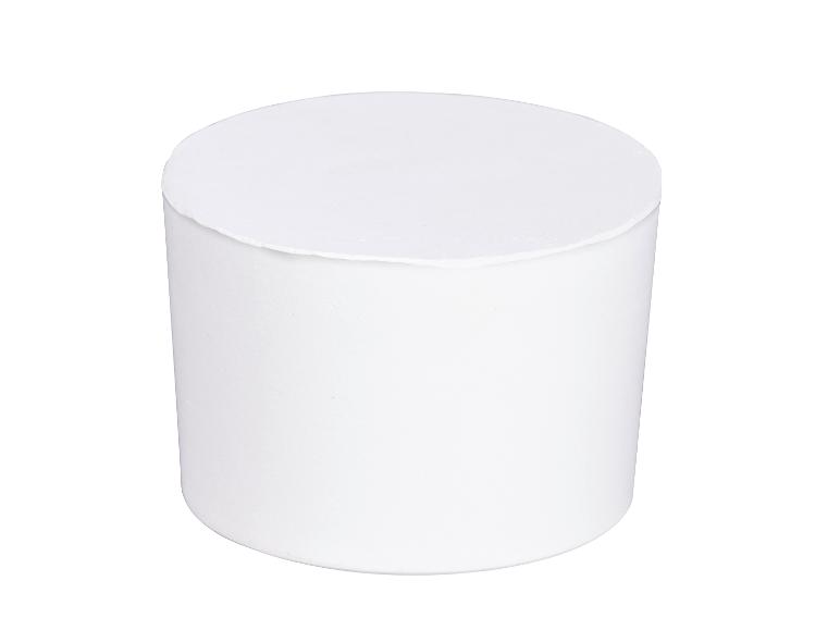 Een witte cilindrische container geïsoleerd op een witte achtergrond.