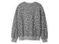 Grijze sweater met luipaardprint.