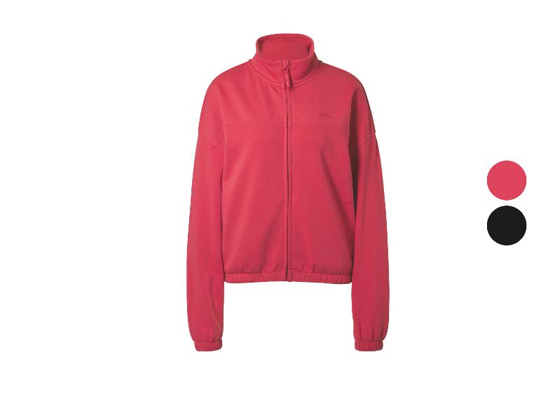 Rood trainingsjack met rits en opstaande kraag, met twee kleurstalen ernaast.