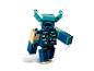 Een donkerblauwe en turquoise LEGO Minecraft Warden-figuur op een witte achtergrond.