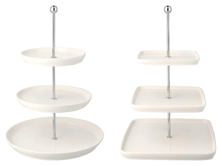 Twee witte etagères, één met ronde borden en één met vierkante borden