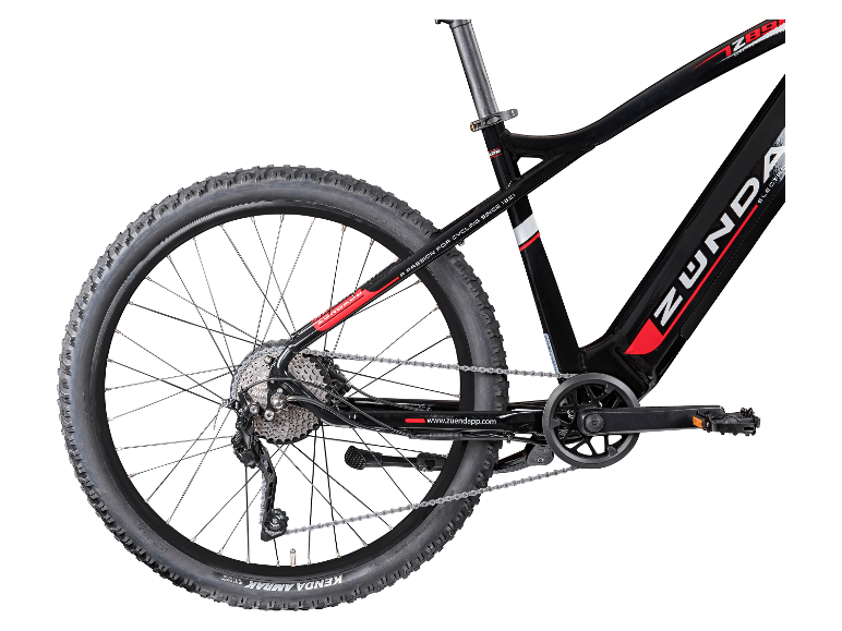 Achterkant van een zwarte Zündapp elektrische fiets met Kenda banden.