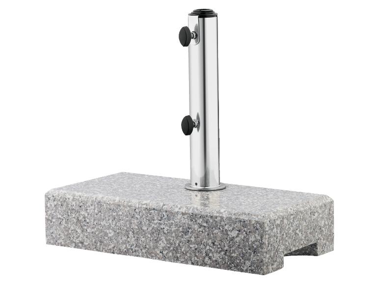Rechthoekige granieten parasolvoet met een roestvrijstalen paal.