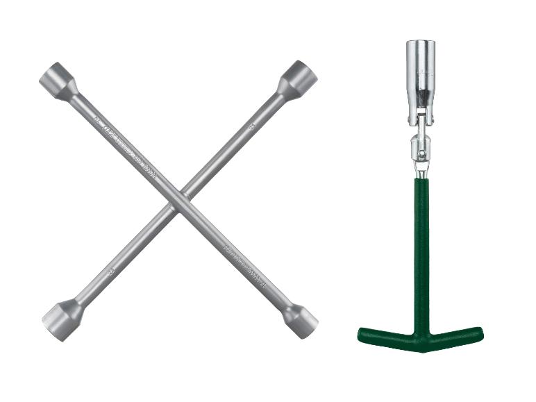 Een zilveren kruissleutel en een groene L-sleutel.