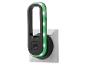 Zwarte LED nachtlamp met groene verlichting, aangesloten op een wit stopcontact.