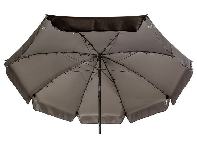 Een grijze parasol met geïntegreerde lichtsnoer.