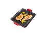 Gegrilde kipfilets met groenten op een grillpan