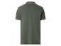Donkergroen poloshirt met wit en oranje gestreepte kraag en mouwboorden.