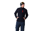 Man in donkerblauwe fleecejas, skibroek en muts met skibril