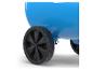Blauwe compressor met zwarte wielen.
