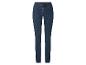 Donkerblauwe damesjeans met oranje stiksels.