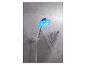 Douchekop met blauwe LED-verlichting.