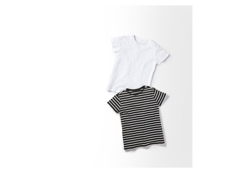 Twee kinder T-shirts: één wit en één zwart-wit gestreept.