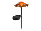 Solar lamp in de vorm van een oranje paddenstoel met witte stippen.