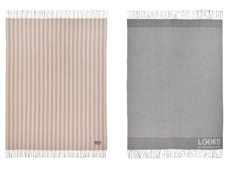 Twee dekens: één beige met verticale strepen en één grijs met ruitpatroon.