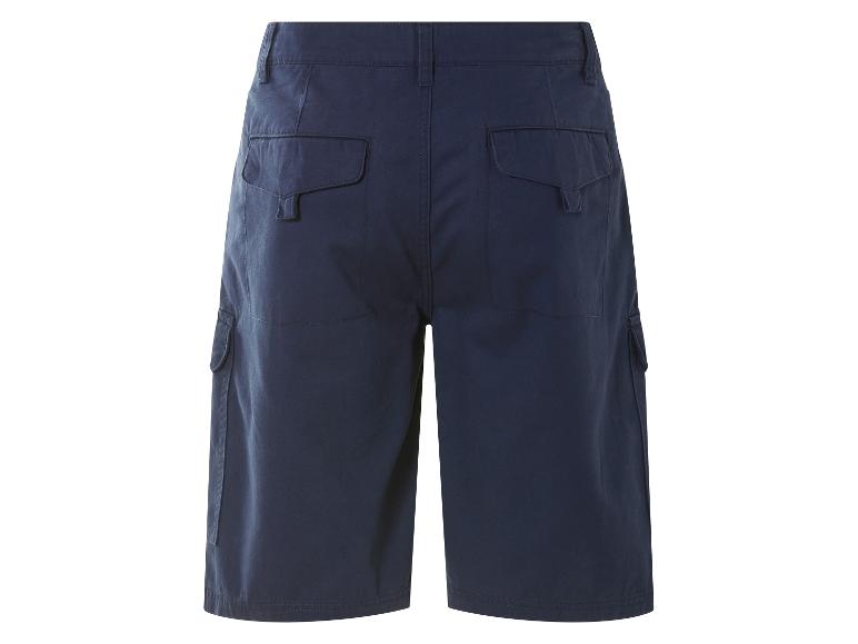Donkerblauwe cargo shorts.