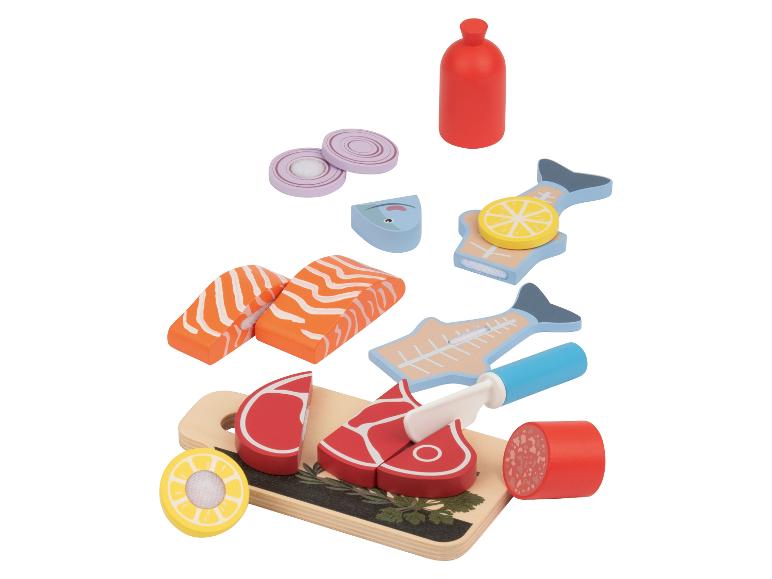 Houten speelgoedvoedselset, inclusief vlees, vis, sushi en groenten.