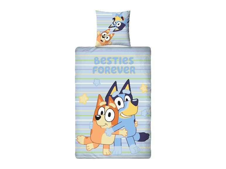 Dekbedovertrekset met tekenfilmfiguren en de tekst 'BESTIES FOREVER'