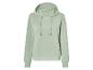 Een lichtgroene hoodie met capuchon.