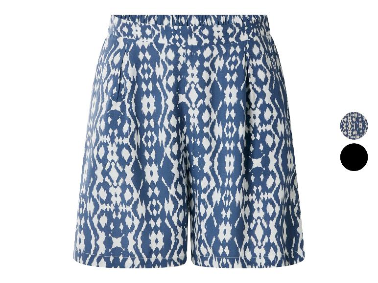 Dames shorts met blauw-wit ikat patroon, met elastische tailleband.