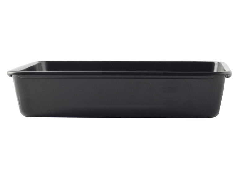 Een zwarte rechthoekige bakvorm voor brood of cake.