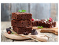 Stapel chocolade brownies op een houten plank