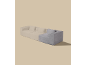 Modulaire bank met lichtbeige en grijze secties op een beige achtergrond.