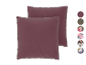 Twee bordeauxrode kussens met kleur- en patroonopties.