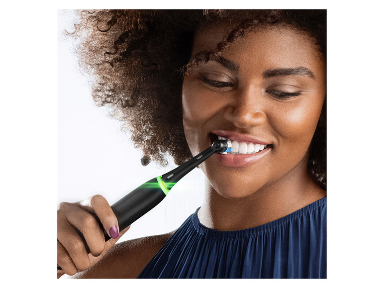 Ga naar volledige schermweergave: Oral-B Elektrische tandenborstel iO Series 5 - afbeelding 15