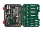 Open koffer met een uitgebreide set dopsleutels, ratels en bits.