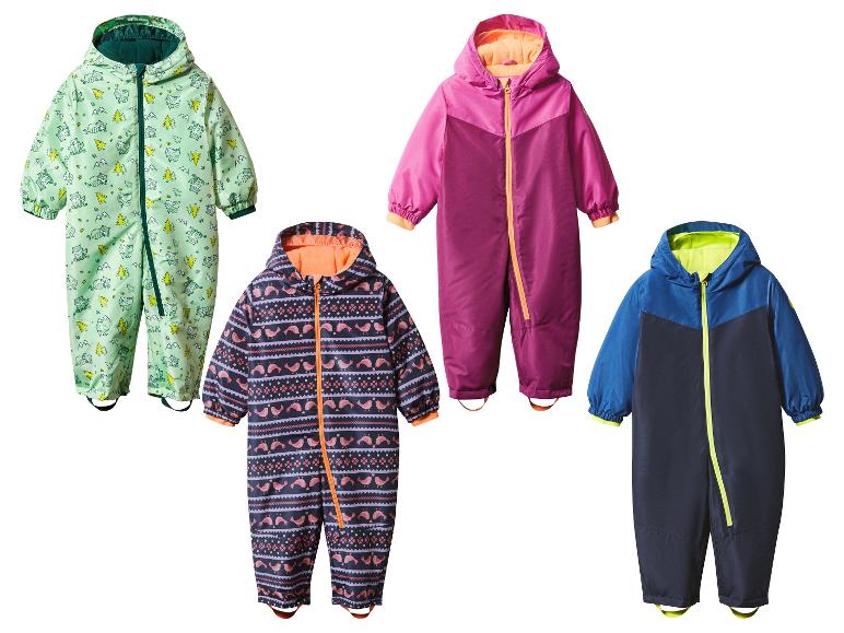 Kinderregenpakken met diverse patronen en kleuren.