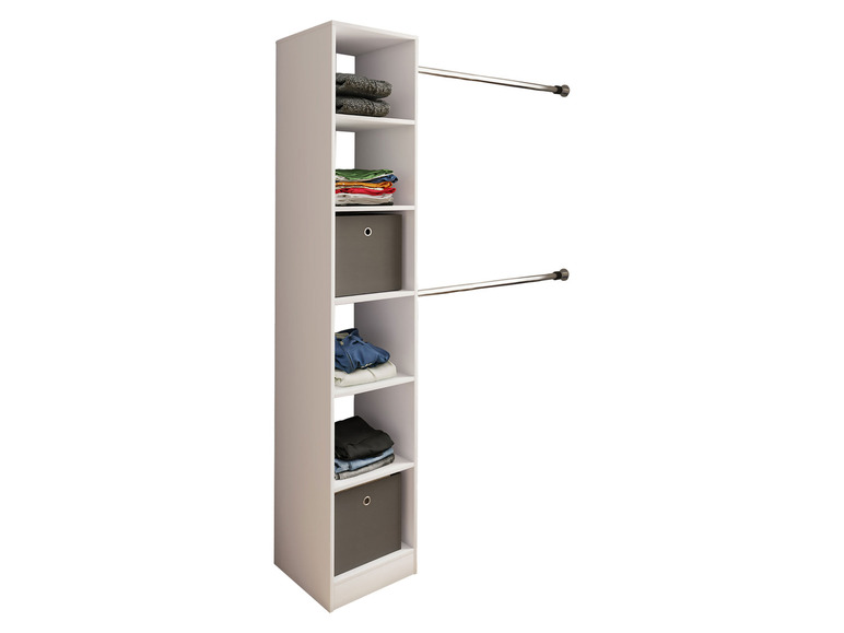 Witte kledingkast met planken en een kledingroede.