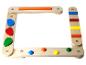 Houten speelgoed met sorteervormen en kleuren, vierkant frame.