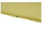 Lichtgele campingmat, detail van de naad en sluiting.