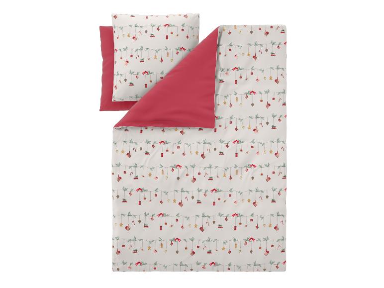Kerstbeddengoedset met feestelijke motieven en een bijpassende kussensloop.
