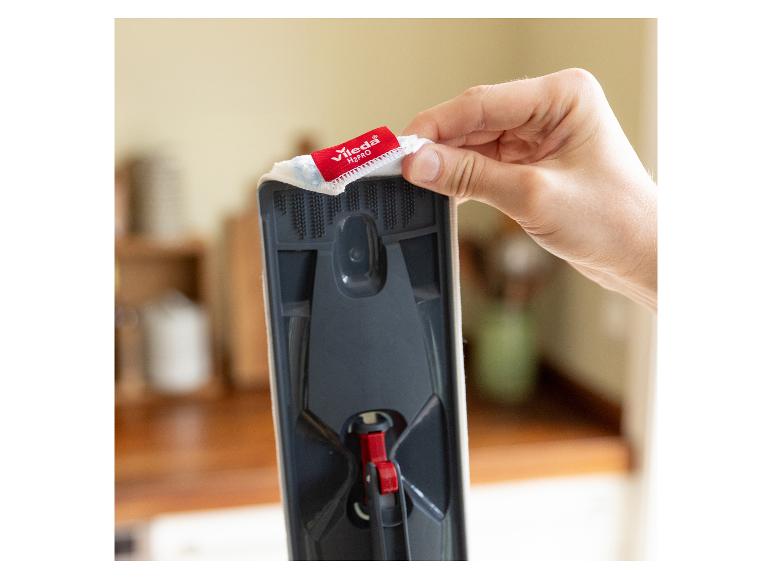 Vileda H2Pro mop met aangebrachte doek.