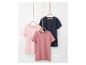 Drie effen t-shirts: poederroze, roze en donkerblauw, hangend aan hangers.